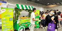 Zespri gives away kiwis at Taipei Metro stations | Taiwan News | May. 23, 2025 10:07