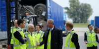 Minister Kamp visits carpet industry Genemuiden and Hasselt