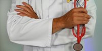 Yes defends travel from doctors between hospitals, FNAM does not agree