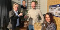 Collaboration Dekkers Tweewielers and Wealer; but the guy stays in the tent