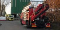 Man seriously trapped under fence at asphalt plant in Schagen
