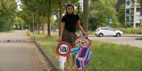 Labubu along the road, Noella's Pop warns cars at School - Omroep Zeeland