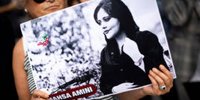 Activists use random Instagram video from NOS for protest