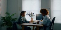 Drama series 'thirties' deals with an abortion in a way that is not in line with reality. How does medical fiction actually have to be? -