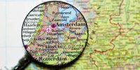 Minister Kamp jumps out of a plane over Lelystad