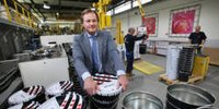 The more than 150-year-old company Zandleven Coatings in Leeuwarden receives the designation of purveyor to the court
