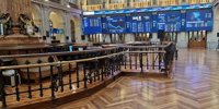 The IBEX 35 is still a stone shooting of the 15,000 after closing green led by IAG and Rovi | Investment strategies